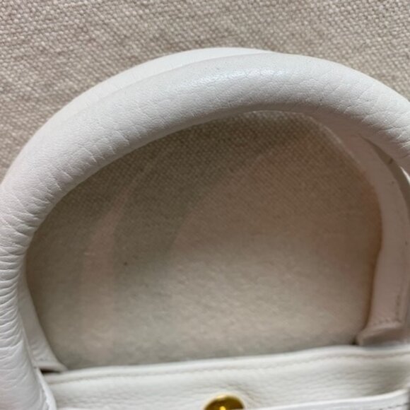 Charles David white pebble leather handbag with dustbag - Picture 9 of 16